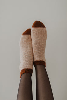  KNITTING PATTERN: Bunchberry Socks